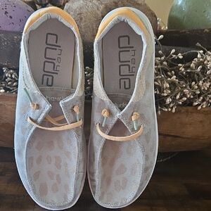 NWOT  / Hey Dude Sz 9